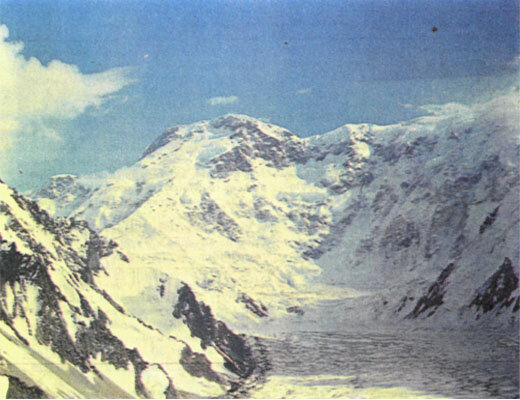 Архив «Вокруг Света». Май 1985 год. Пик Победы занимает особое место в истории советского альпинизма.
