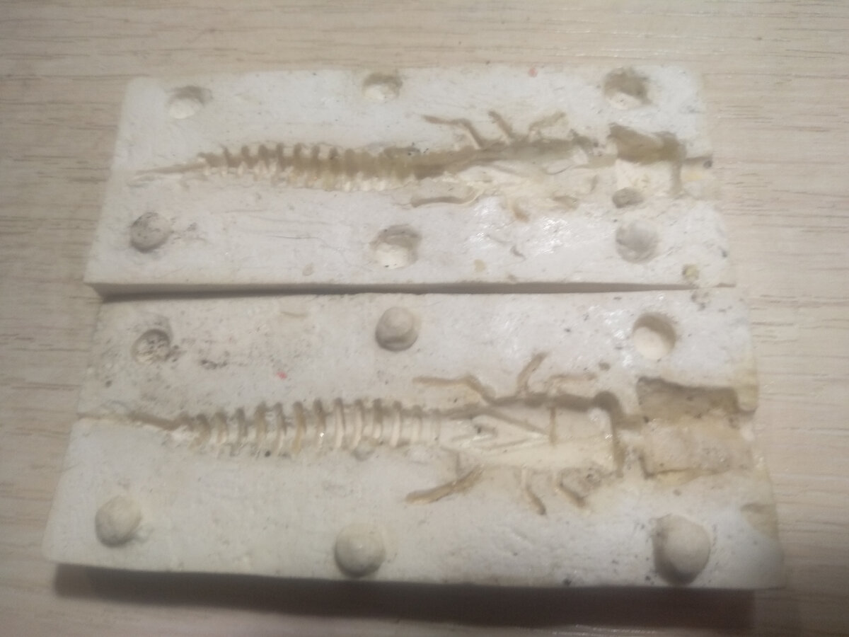 Ну, как-то так. Пупырышки обязательны, для центровки и точности.