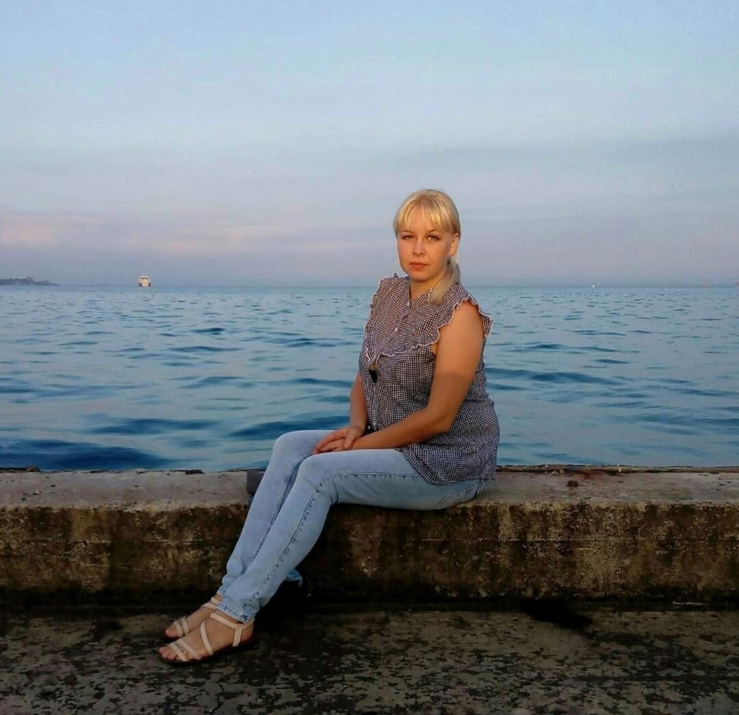 Керчь. Июньский вечер. Пахнет рыбой. 