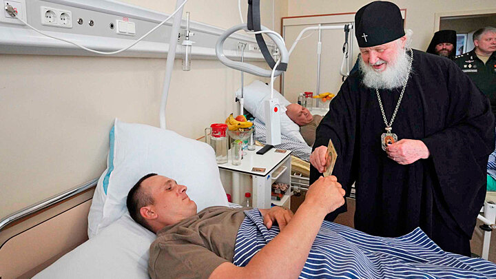 ПОСЕЩЕНИЕ СВЯТЕЙШИМ ПАТРИАРХОМ КИРИЛЛОМ ЦЕНТРАЛЬНОГО ВОЕННОГО КЛИНИЧЕСКОГО ГОСПИТАЛЯ ИМ. А. А. ВИШНЕВСКОГО В КРАСНОГОРСКЕ. ФОТО: СВЯЩ. ИГОРЬ ПАЛКИН / PATRIARCHIA.RU