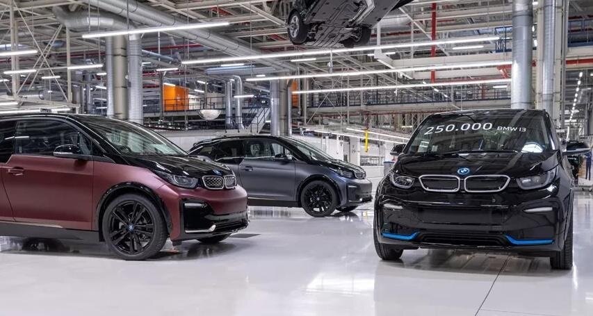 Последние серийные электрохэтчбеки BMW