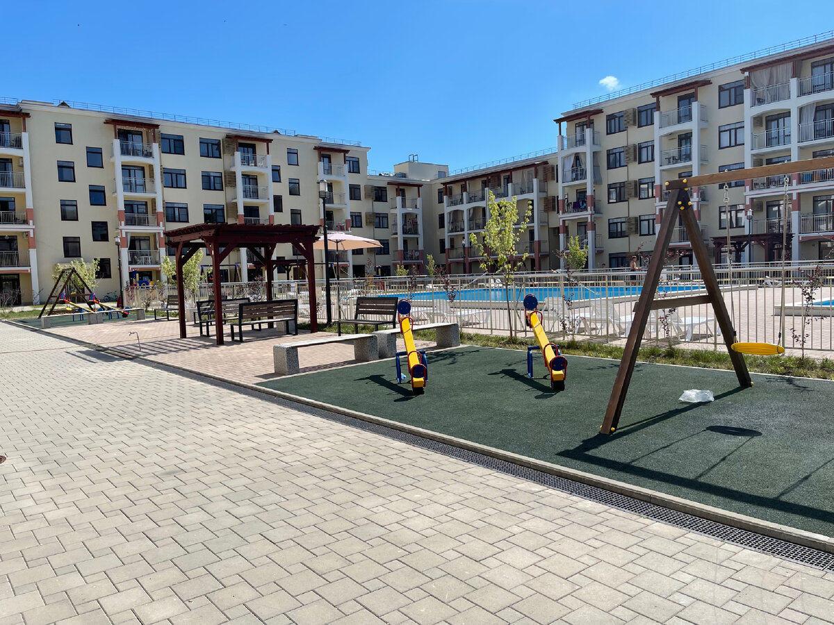 Жилой комплекс Holiday house в Сукко, район Анапы. Строительство комплекса растянули до 2029 года, и количество очередей ушло за десяток.