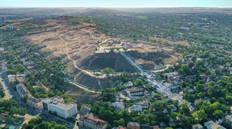 Вид на гору Митридат в Керчи // Фото: Туристический портал Республики Крым, Сергей Коршунов