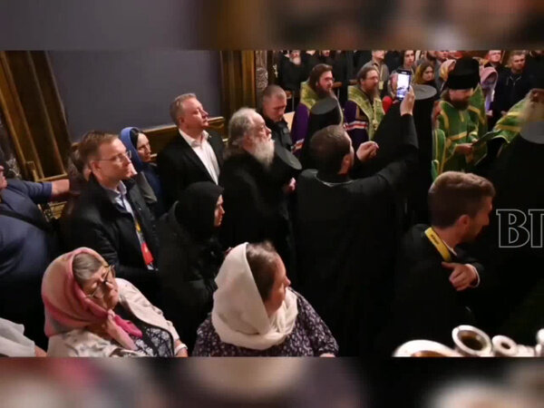 Икону Рублёва "Святая Троица" впервые привезли в Троице-Сергиеву лавру. Видео © t.me / vperedsp