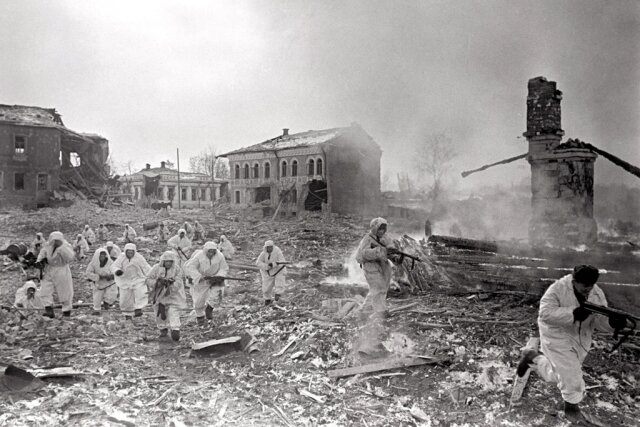 Юхнов советская пехота 1942 год.