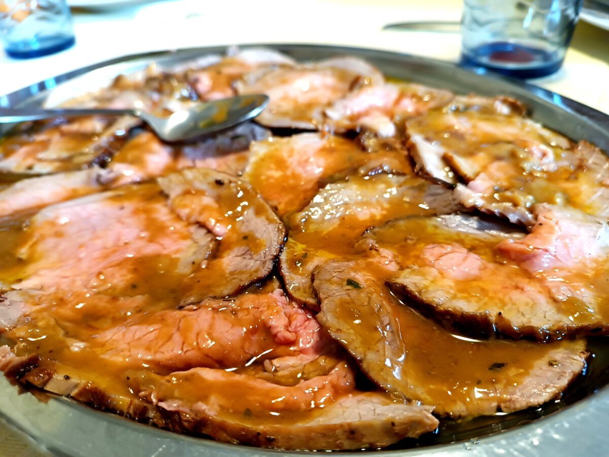 Ростбиф с соусом