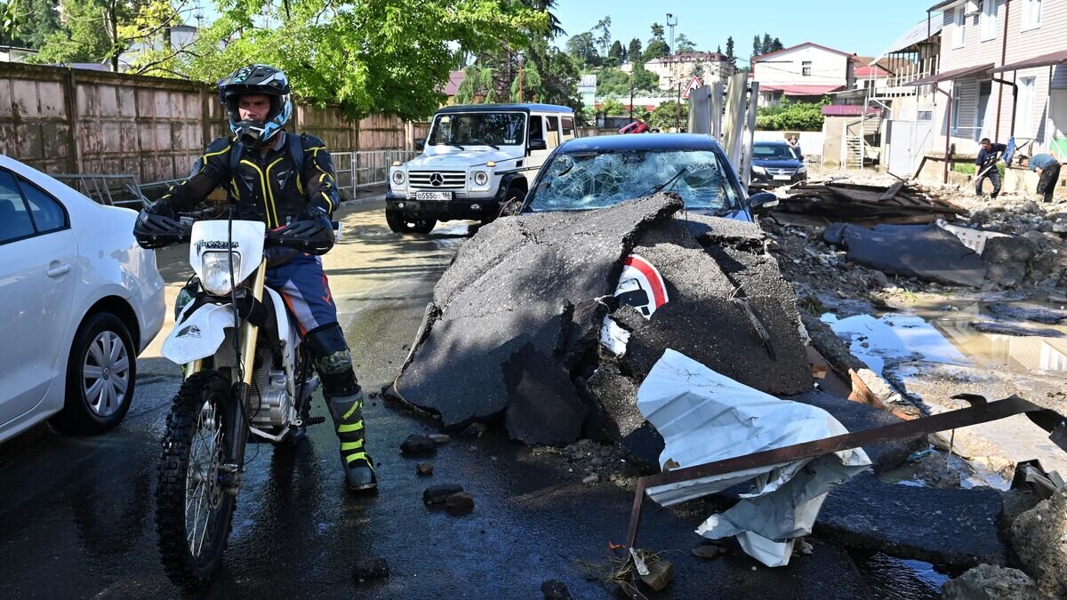    Последствия сильного наводнения в Сочи© РИА Новости / Артур Лебедев