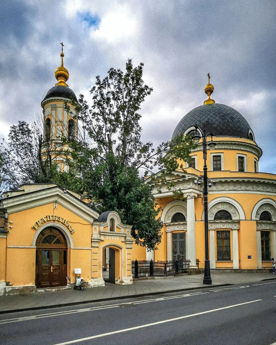 Храм большая ордынка всех скорбящих. Скорбященская церковь на большой ордынке. Храм большая ордынка всех скорбящих. Церковь богоматери всех скорбящих радость москва. Храм большая ордынка всех скорбящих.