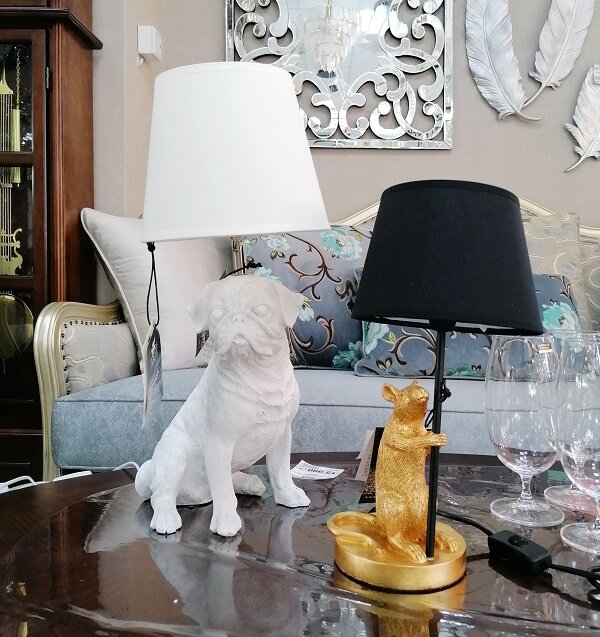 В магазине Уют Холл лампу Bobby можно приобрести по цене 5 790 рублей, лампу Gustav по цене 2 690 рублей