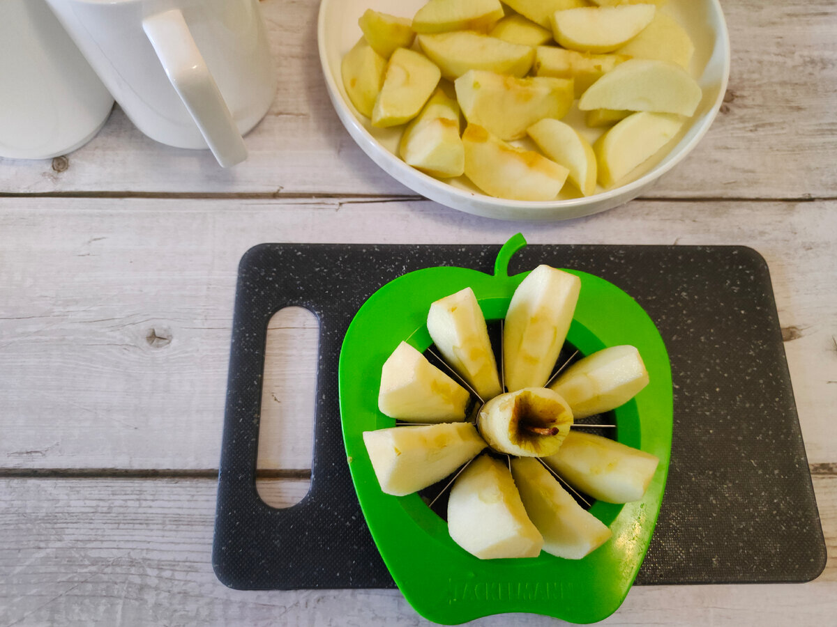 Классическая шарлотка с яблоками