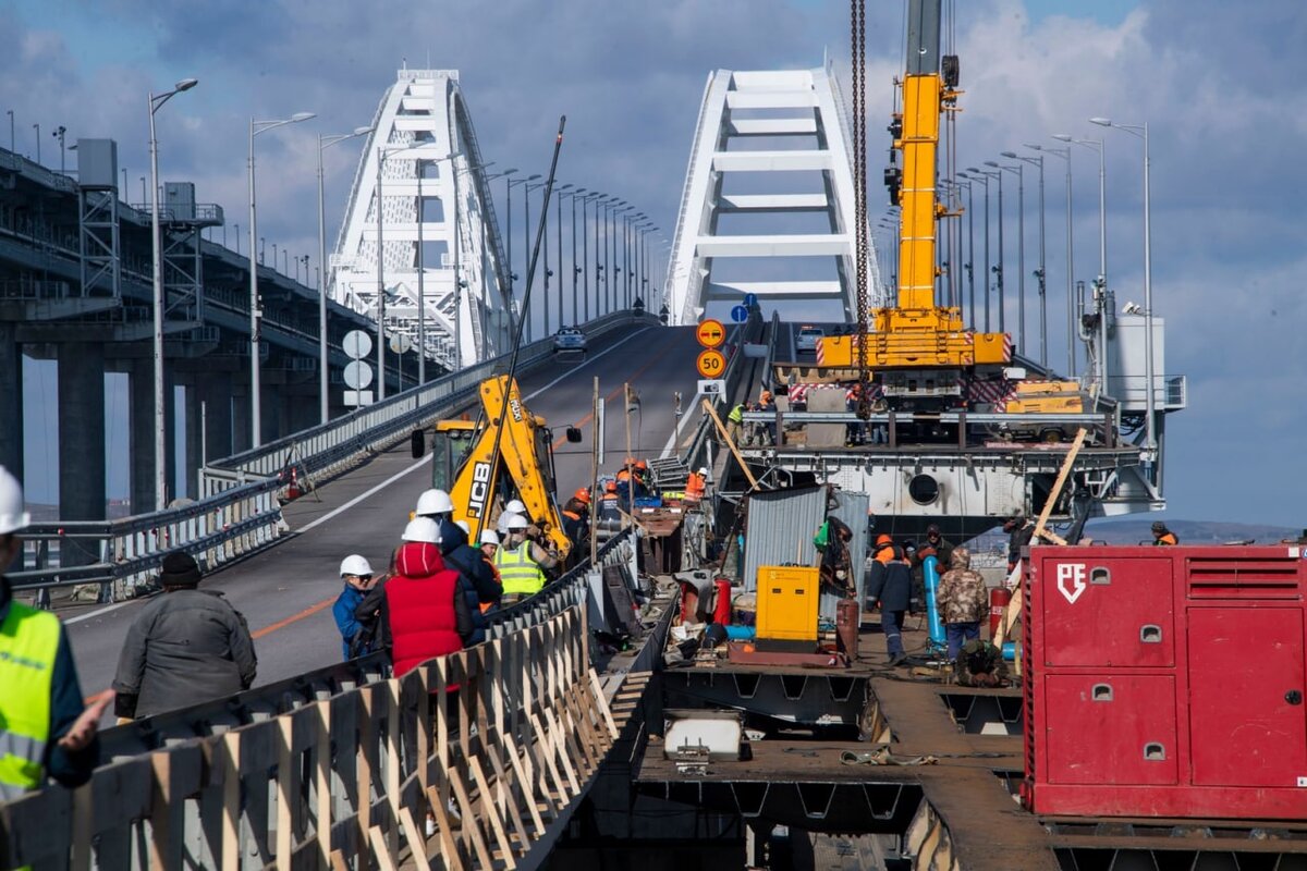 Мост сейчас. Крымский мост сейчас 2022. Крымский мост сейчас. Автомобильный мост. Крымский мост опоры.