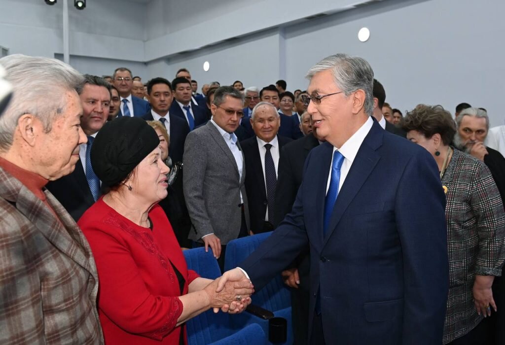    Президент Казахстана Касым-Жомарт Токаев поздравил казахстанцев с Днем Республики Август Макаров
