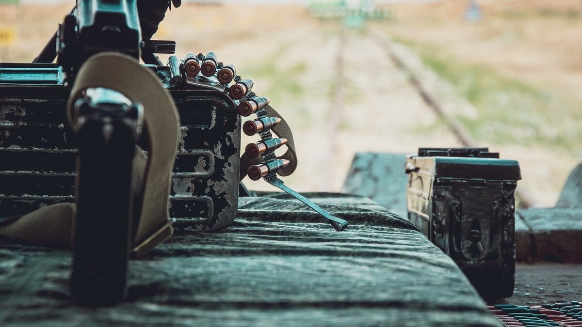     За время проведения спецоперации вооружённые силы РФ уничтожили 6084 танка, 6791 единицу спецтехники, 383 зенитных ракетных комплекса, 874 боевые машины РСЗО, 326 самолётов, 162 вертолёта, 2349 беспилотников.