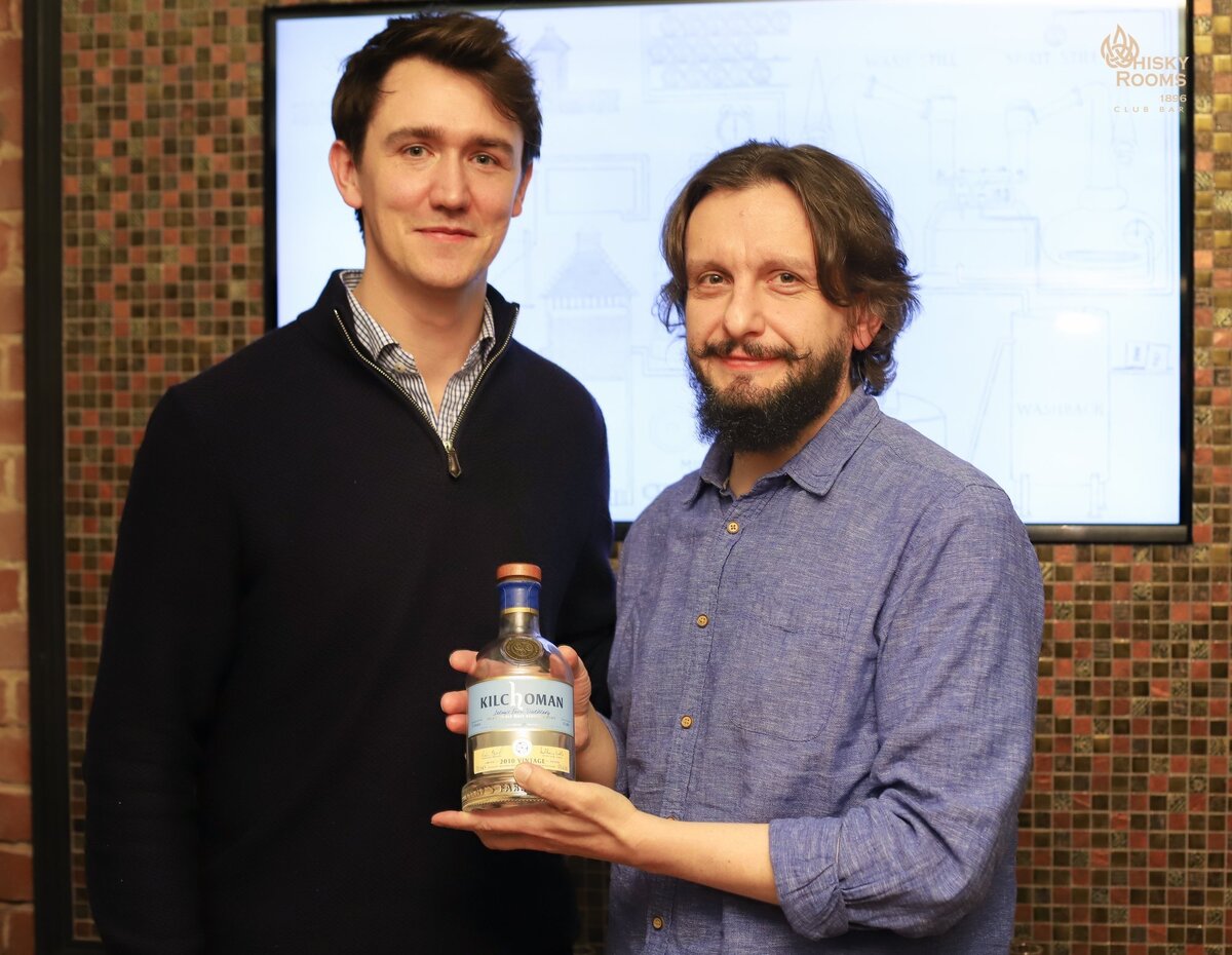 Автор и Джеймс Уиллс