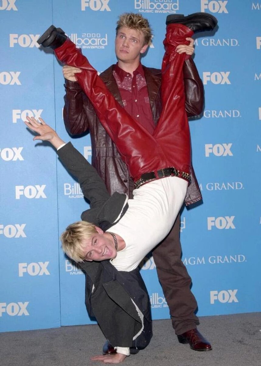    Аарон Картер со старшим братом Ником Фото: Getty