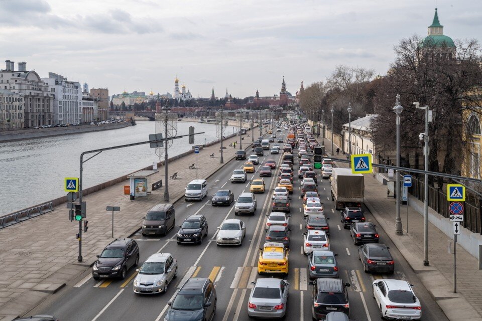     Дептранс предупредил москвичей о пробках 8 ноября и порекомендовал пользоваться общественным транспортом Михаил ФРОЛОВ