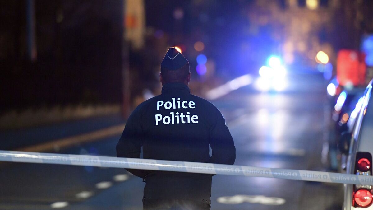    Полицейский в центре Брюсселя© AP Photo / Geert Vanden Wijngaert