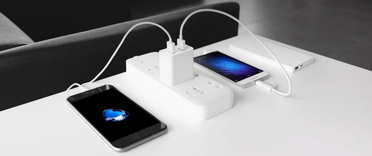 Если телефон быстро садится, он перестаёт быть автономным. Теперь в важной поездке и вдали от розетки вы становитесь недоступным для других людей. Фото: akket.com