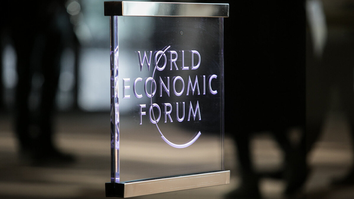    #Подготовка к Всемирному экономическому форуму в Давосе© flickr.com / World Economic Forum / Ciaran McCrickard