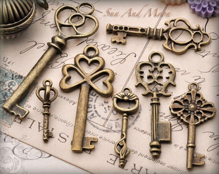 Уникальный ключ. Красивые ключи. Старинные магические ключи. Ключи в винтажном стиле. Волшебный ключ.
