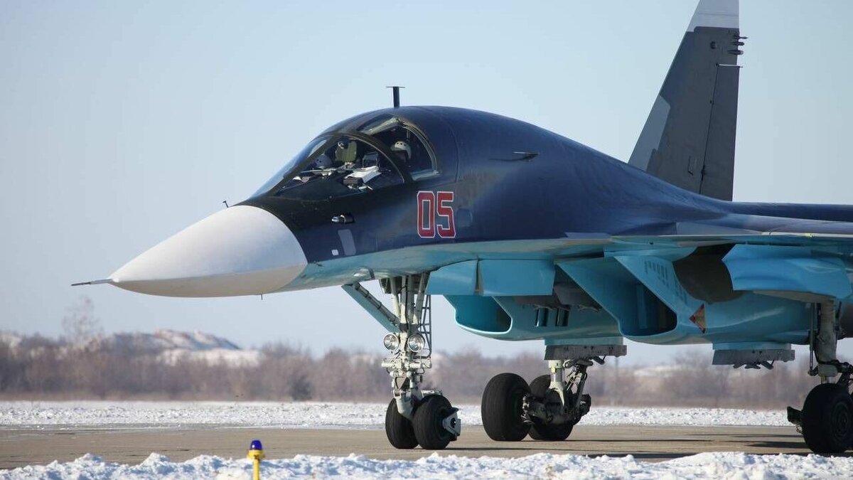     Российские бомбардировщики Су-34 прибыли сегодня, 17 января, в Белоруссию для проведения совместных летно-тактических учений в этой стране. Об этом сообщает белорусский государственный телеканал ОНТ.