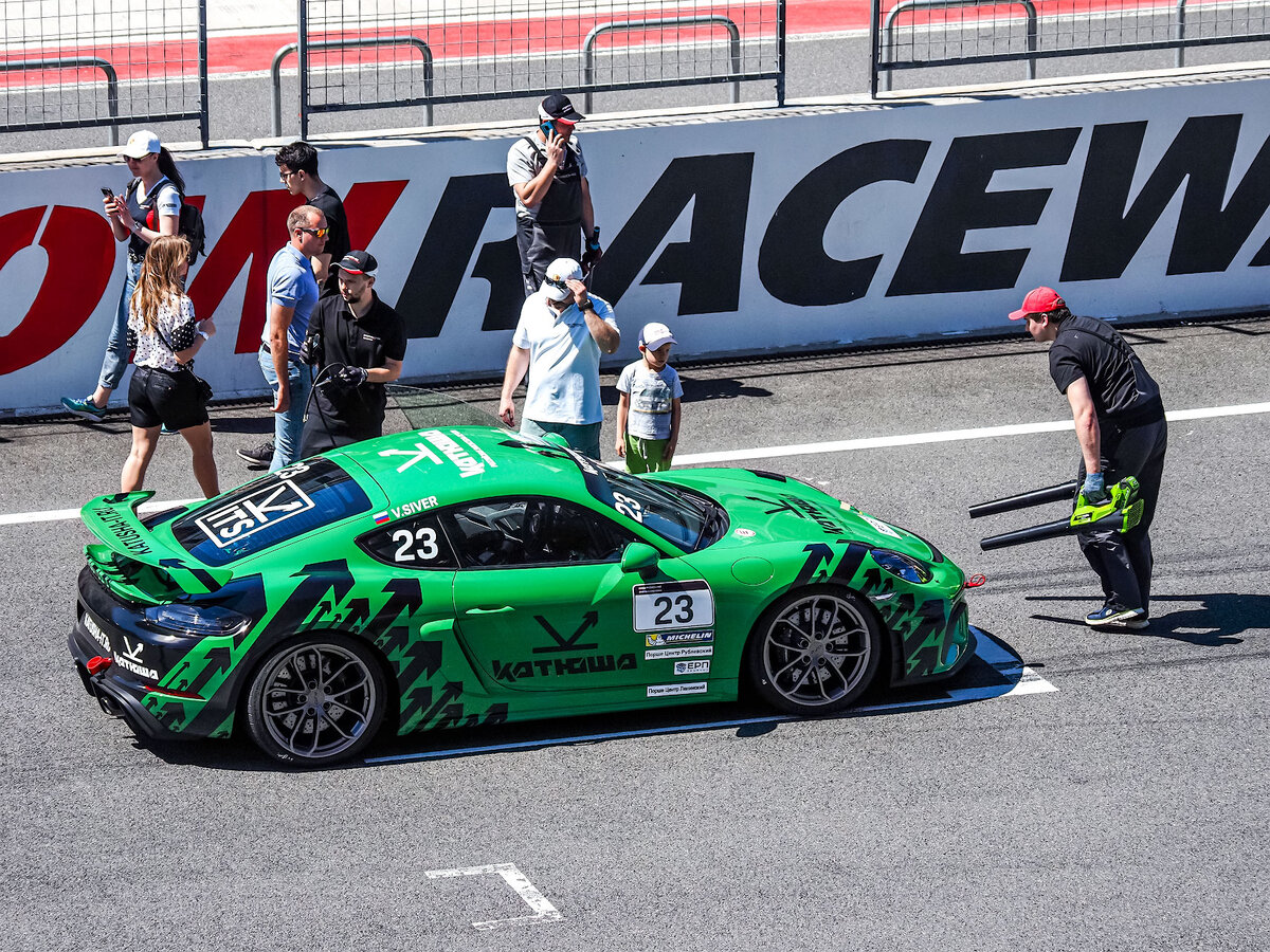 И зрелищно, и бесплатно, но зрители все равно по домам сидят. Посетил  Porsche Challenge на Moscow Race Way | РЯБИНИН | ФОТОПУТЕШЕСТВИЯ | Дзен