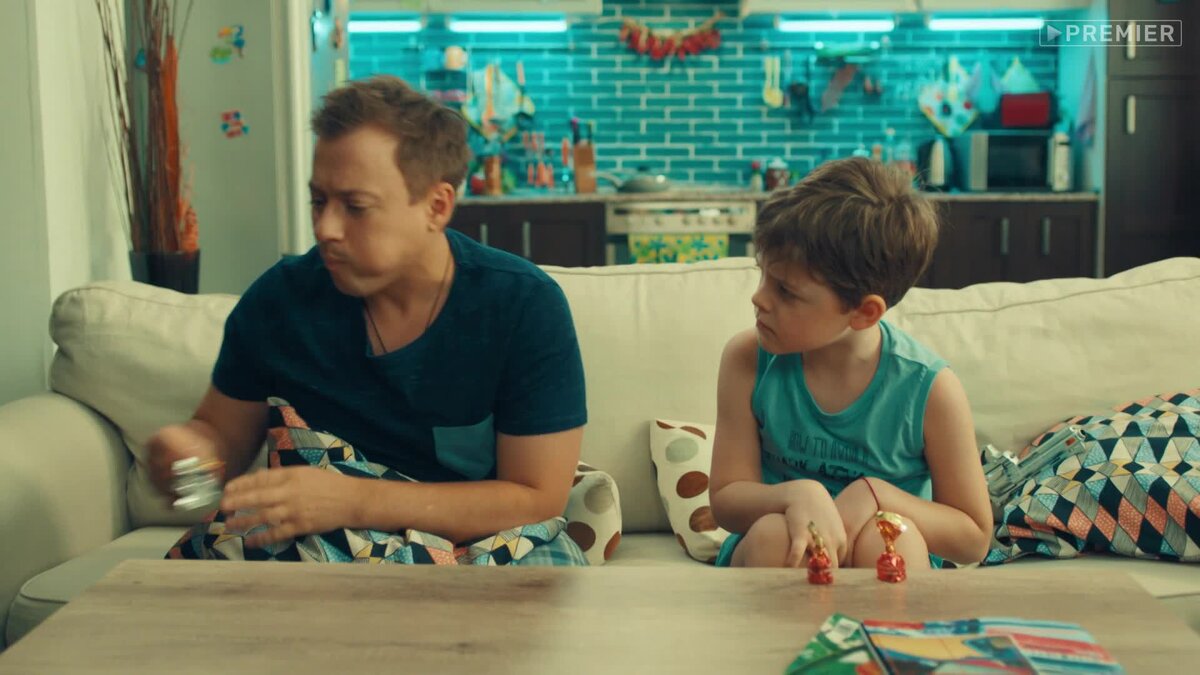 Кадр из сериала "СашаТаня"