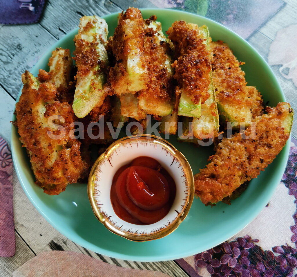 Палочки кабачка в панировочных сухарях