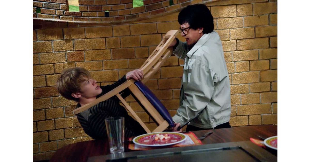 Парень дочери оказался шпионом и Джеки Чан его обезвредит! 