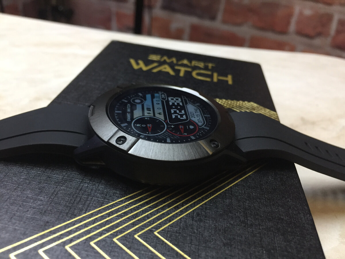 Получил на 50%заряжены. Сконнектились быстро и легко. Сразу обновилось по. Разобрался быстро, ибо не так и много функций... В сяоми банд5 их больше... Но внешний вид конечно на 5 звёзд 👍 . Мужской, брутальный дизайн радует💪. Очень плохо, что нет функции "силовая тренировка" или "вольный стиль". На тренировке включал разные стили, но ни на одном пульс не показал правильно. Делал круговую тренировку без отдыха между упражнениями, по ощущениям пульс - МПК, а на часах - 96 бпм...то есть в покое... возможно из-за отсутствия нормального режима тренировки... Надеюсь, что производитель в следующем обновлении добавит эти функции. Не хотелось бы покупать другие, эти нравятся. Да и батарея очень хорошая (400мАч)за 2 дня ни одного процента не убавилось. В общем - рекомендую.
Дополняю: мало функций, как и прежде писал...в остальном всё хорошо. Часы качественные(только как часы, а так же очень эффектно смотрятся на руке, некоторые думают, что это GARMIN 😃) Жду обновление с силовой тренировкой, пробовал разные варианты включать во время силовой тренировки, по итогу показывают 128Ккал за 2,5часа тяжёлой трени+ кардио 20мин, а это не правда. Пока убрал часы в коробочку и вернулся к браслету, в котором все тренировки есть. Если не обновится ПО и не появится то, что мне надо, тогда подарю сыну на 1е сентября...