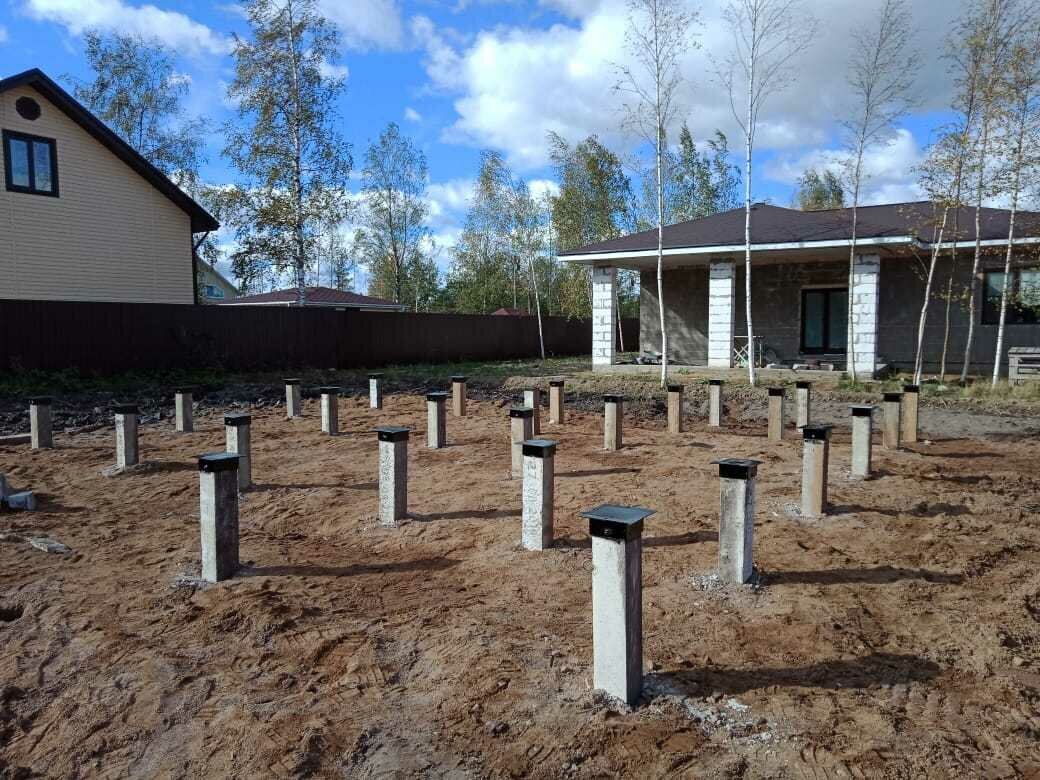 В результате этого, создается ровная площадка для последующего проведения строительных работ.