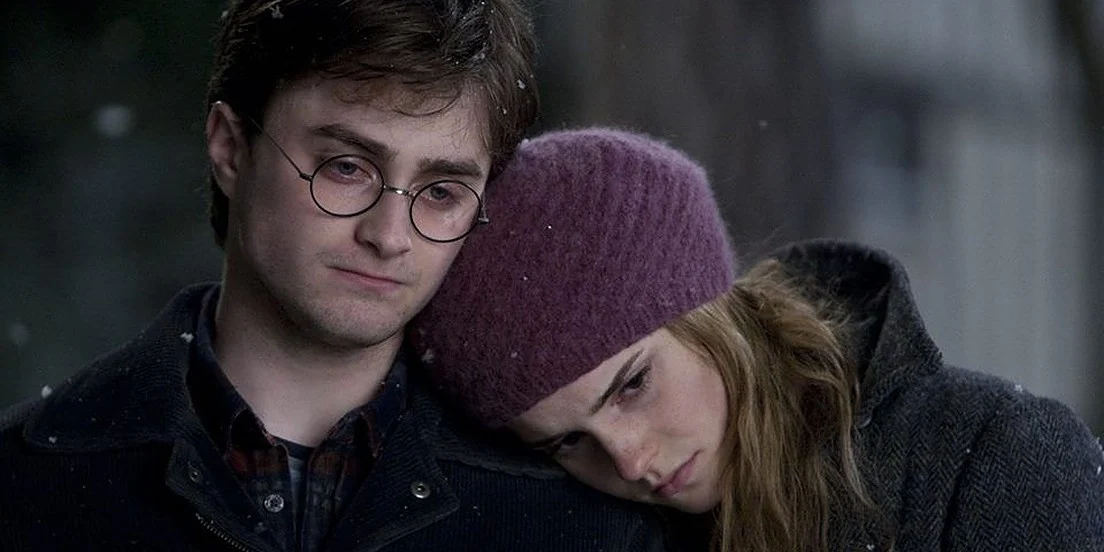 Harry and hermione. Гарри Поттер и Гермиона Грейнджер. Гарри Поттер и Гермиона Грейндж. Гермиона Грейнджер и Гарри. Дэниел Рэдклифф узник Азкабана.