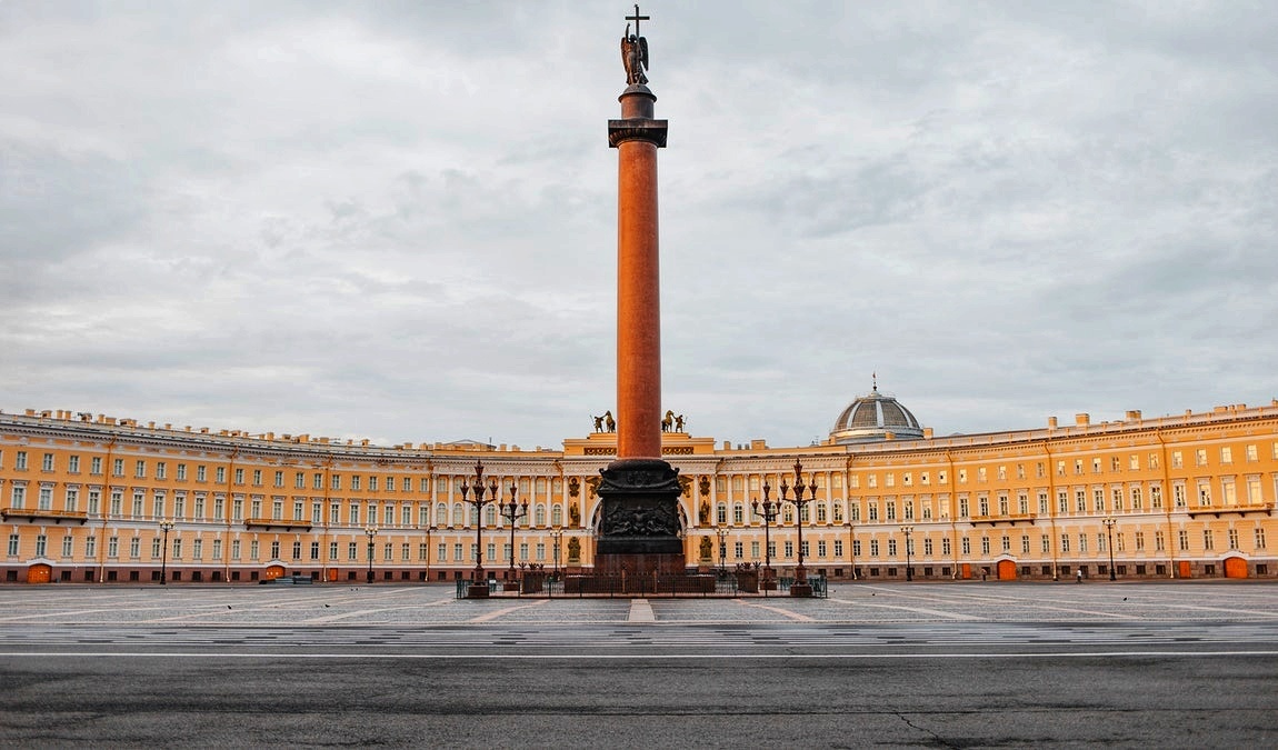 Дворцовая площадь в Санкт-Петербурге