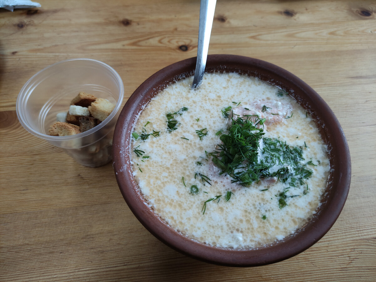 Уха в Акуловке, ради которой сюда идут туристы. Уха вкусная, но заполучить её не так и просто.