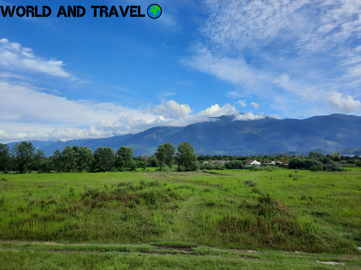 Фото из личного архива: Вид из нашего номера прямо на горы.