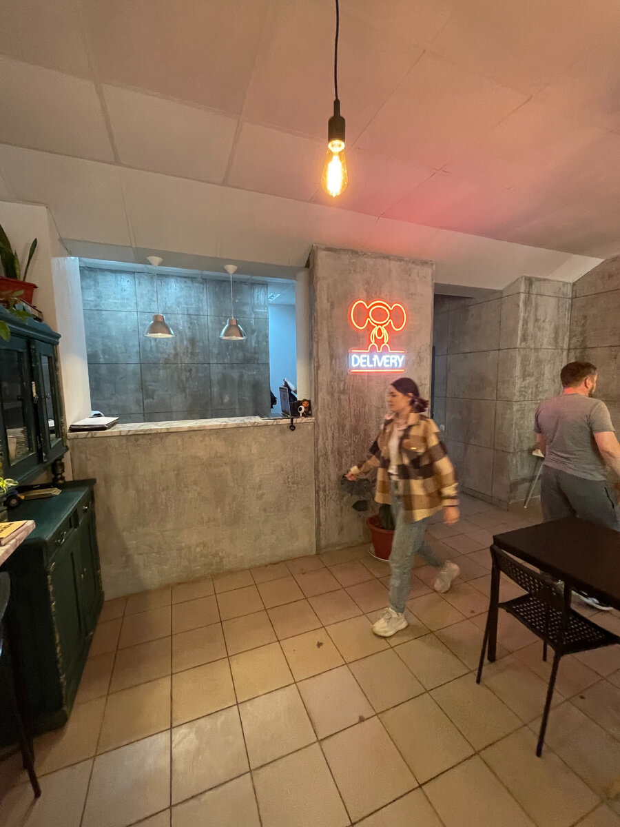 Фотография интерьера Чебурашка Delivery. Фото автора.