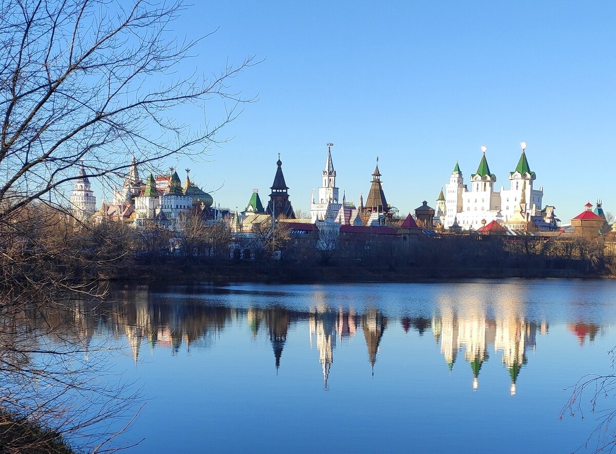 Вид на Измайловский Кремль с Измайловского острова