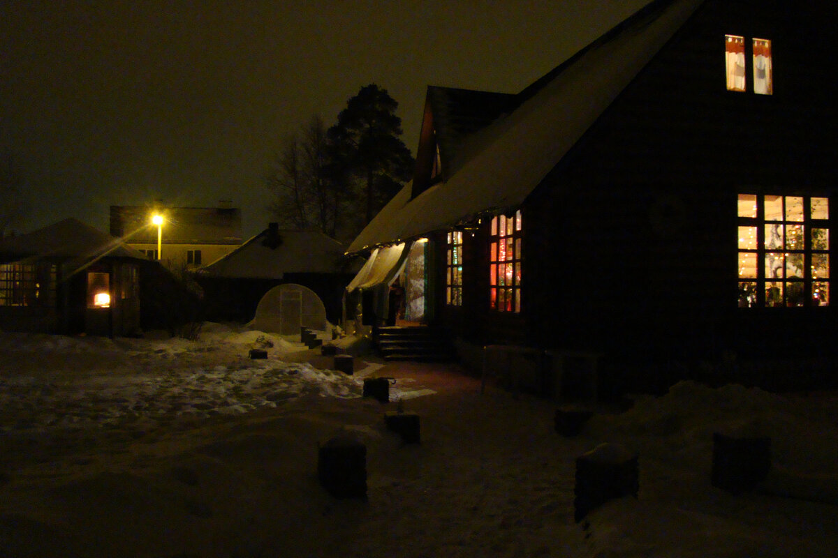 Это не мой дом, соседский. Фото - мое.