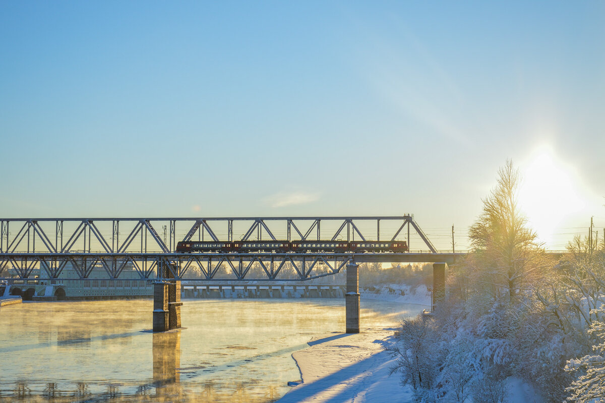 ЭТ2М на мосту возле станции Волховстрой. 2021 год.