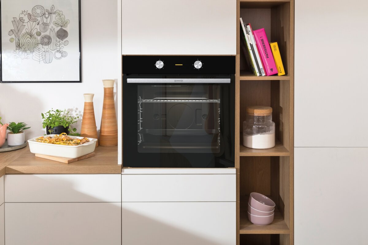 Рассмотрим вариант электрической духовки Gorenje BOX6712E02BK