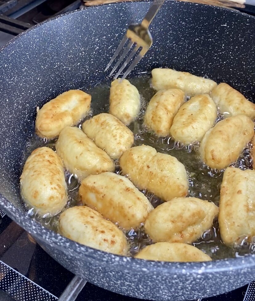 Баурсаки творожные👩🏻‍🍳. Жареные во фритюре пончики из творожного теста.  Ну о-о-очень вкусная штука! | orange _food_blog | Дзен