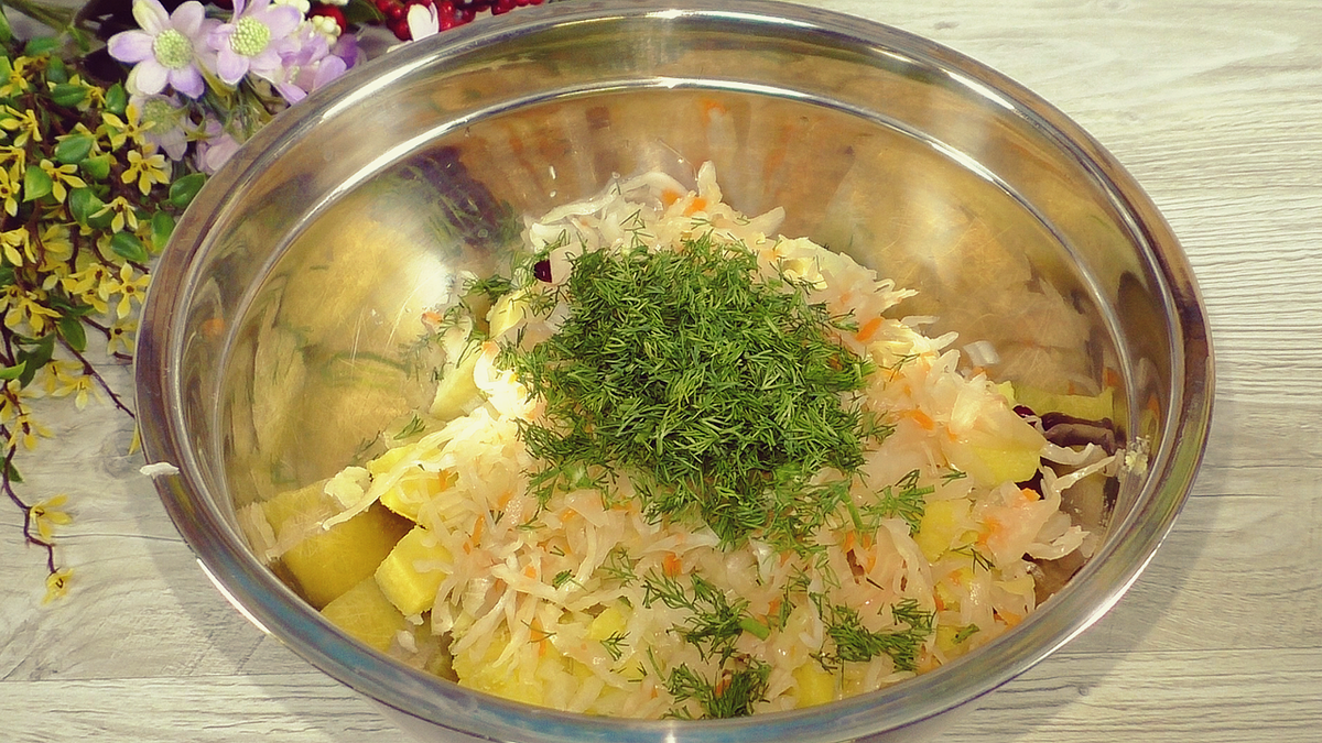 Варю картошку "в мундире" и готовлю из неё простой, бюджетный салат на каждый день (старый рецепт наших бабушек)