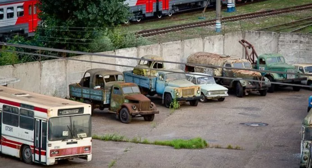 fishki.net. Фото с Яндекса. Калачный ряд автобазы.