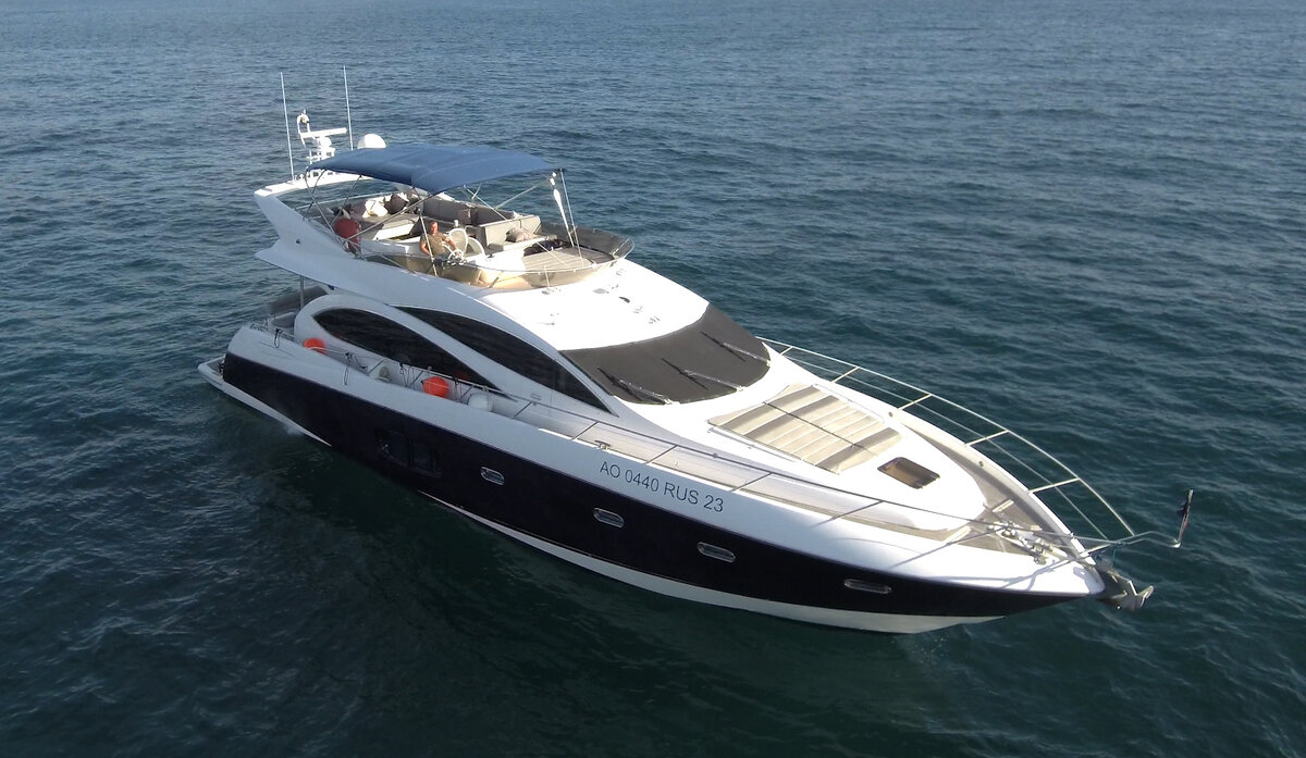 Яхта Sunseeker 70
