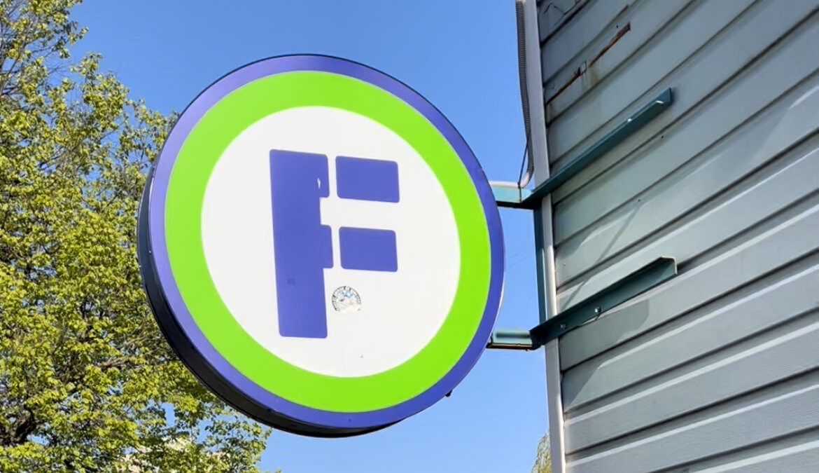 Вывеска Fix Price, Москва