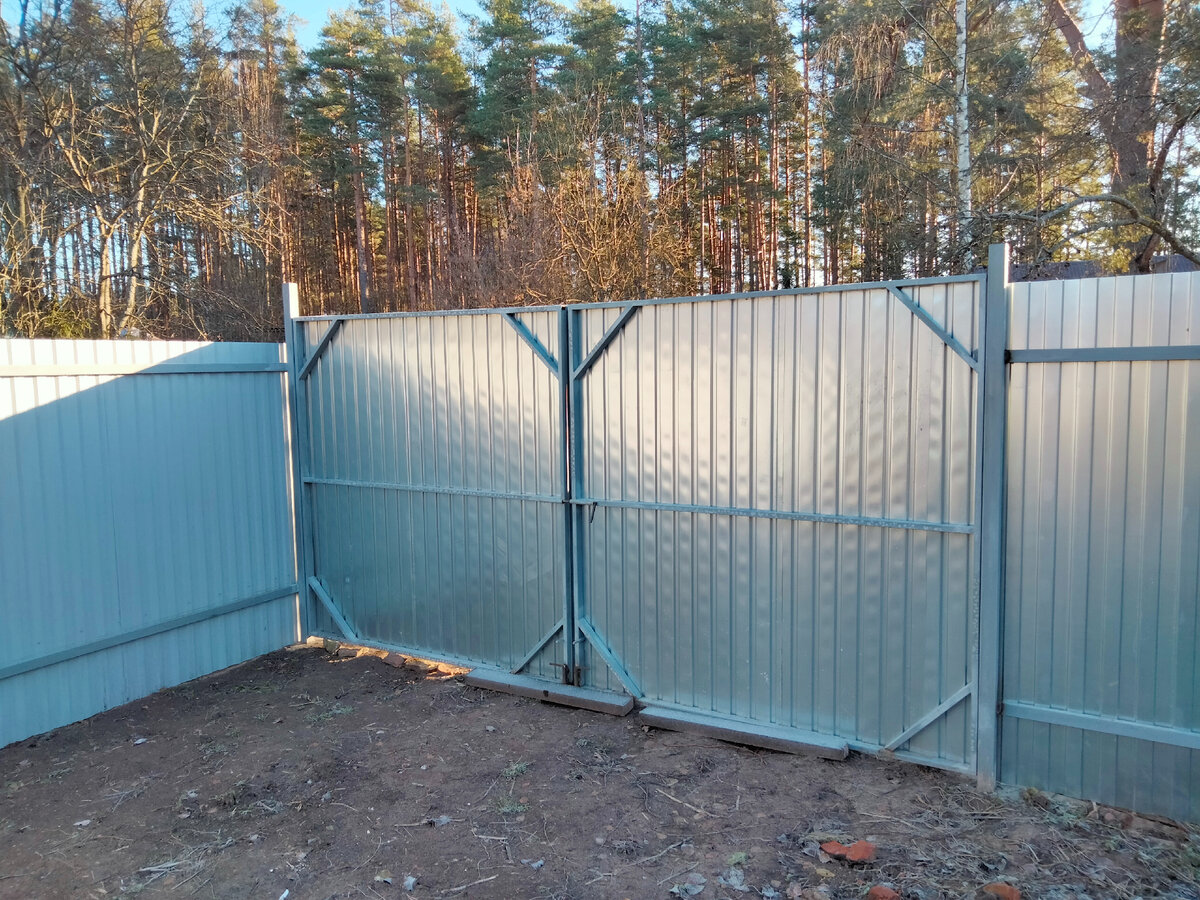 Забор из профнастила и ворота