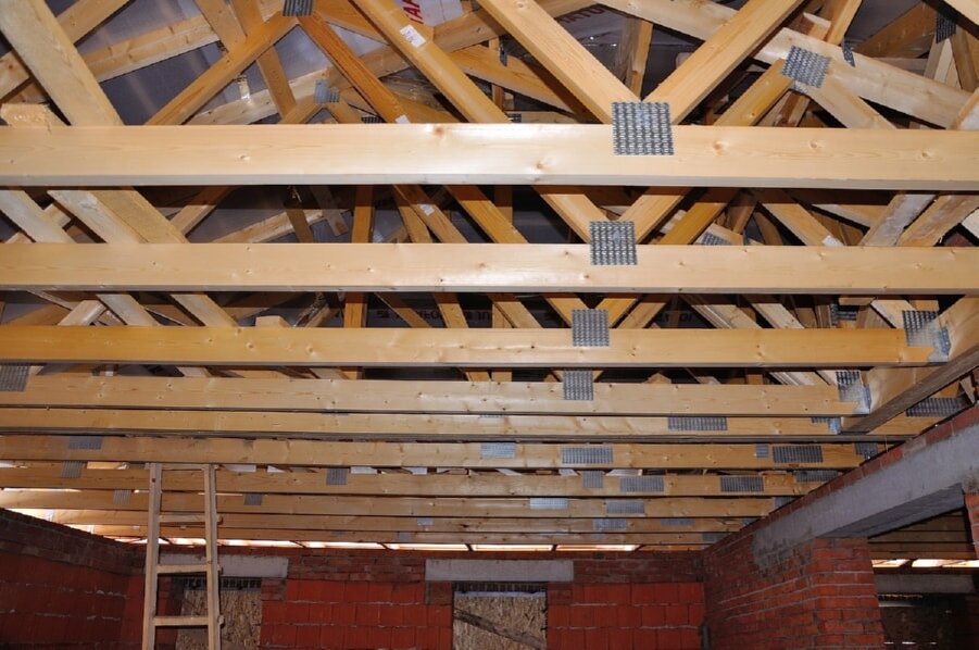 Монтаж деревянного перекрытия в кирпичном доме