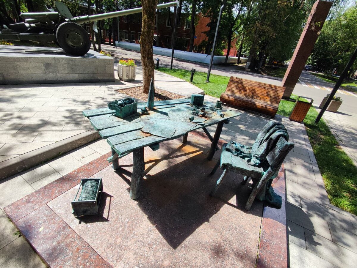 Памятник военным связистам в Ватутинках (Новая Москва). Источник — dzen.ru/pa_myatnik