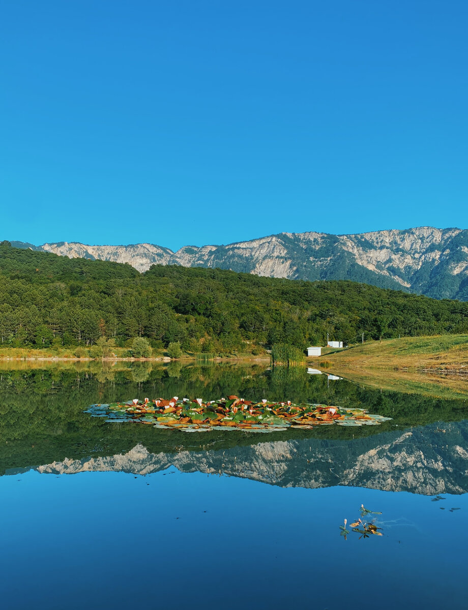 Горное озеро Могаби (Верхнемогабинское водохранилище) в Ялте, Крым