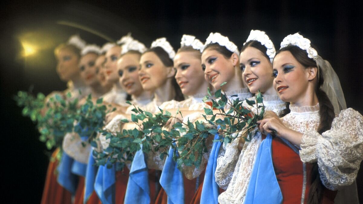    Выступление ансамбля "Берёзка" © РИА Новости / Александр Макаров